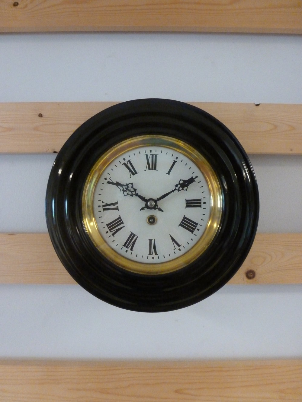 Schoolklokken te koop bij Tjitte Talsma in Friesland