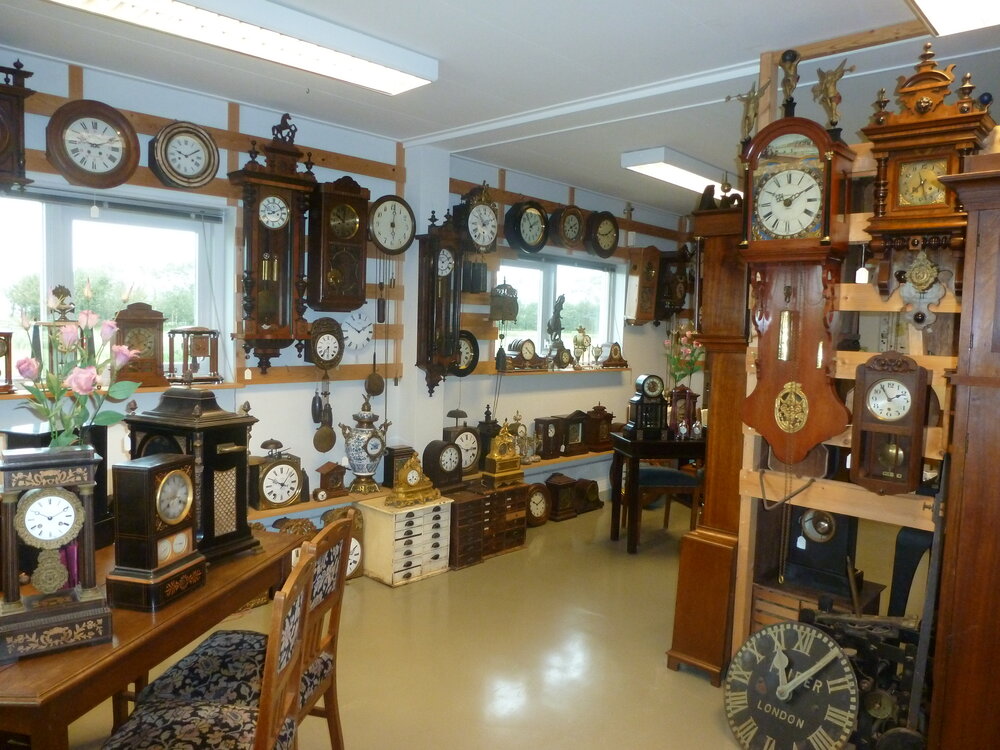 in Aldtsjerk meer tafelklokken te koop bij Tjitte Talsma in Friesland