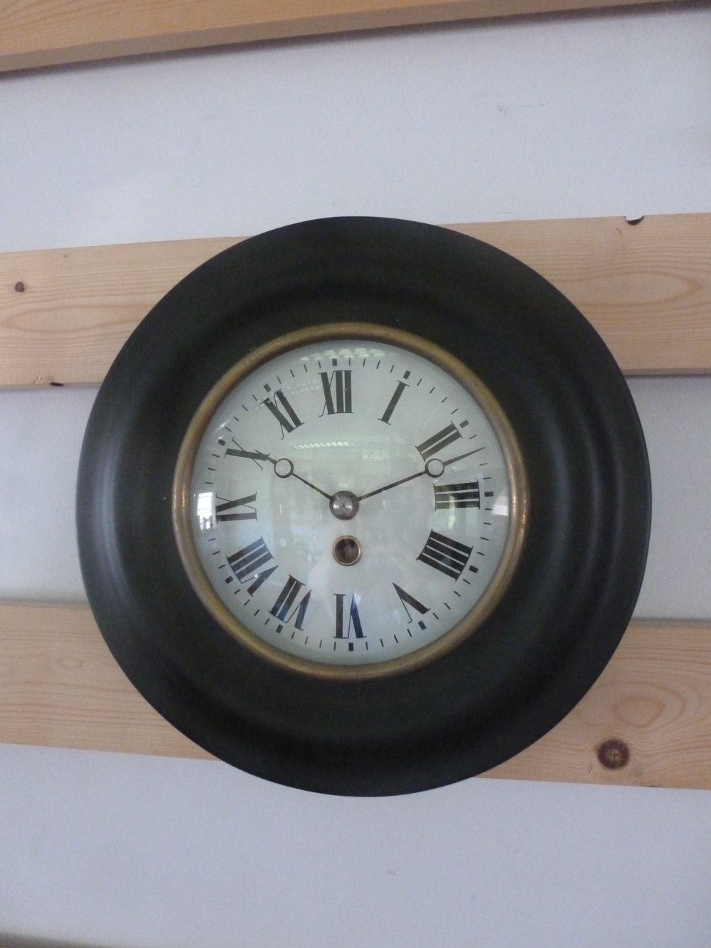 Schoolklokken te koop bij Tjitte Talsma in Friesland